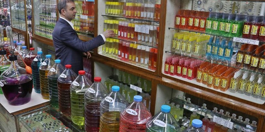 Babadan devraldığı 56 yıllık kokuları özveriyle üretiyor