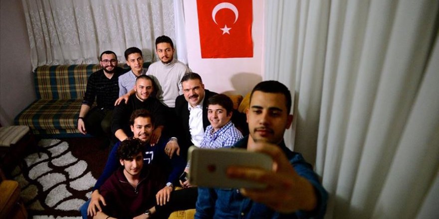 Anadolu Üniversitesi Rektörü öğrencileri ziyaret etti