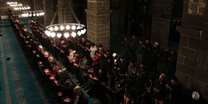 Teravih farz mıdır? Teravih namazının hükmü nedir?