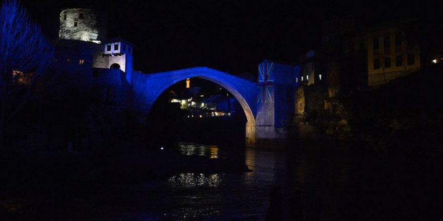 Mostar Köprüsü Yeni Zelanda için ışıklandırıldı