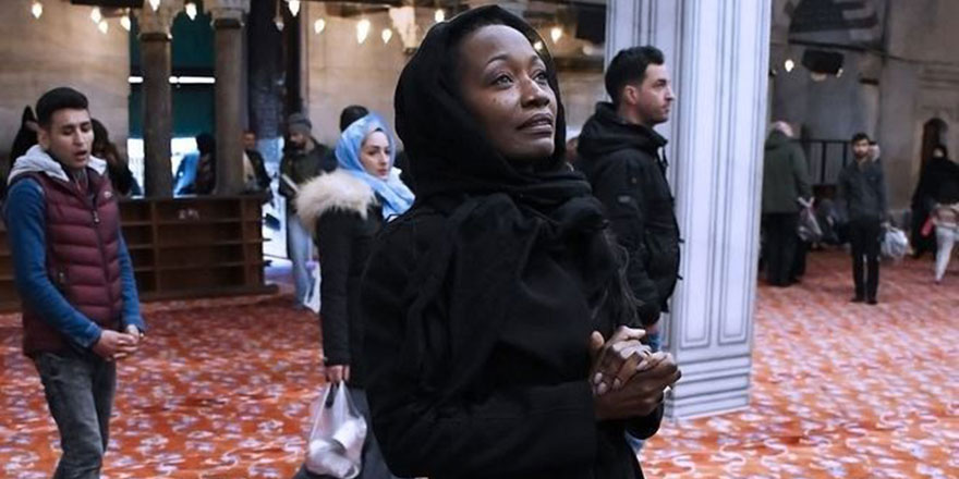 Ünlü sanatçı Müslüman oldu: Hz. Muhammed'in inancını benimsemek beni çok mutlu ediyor