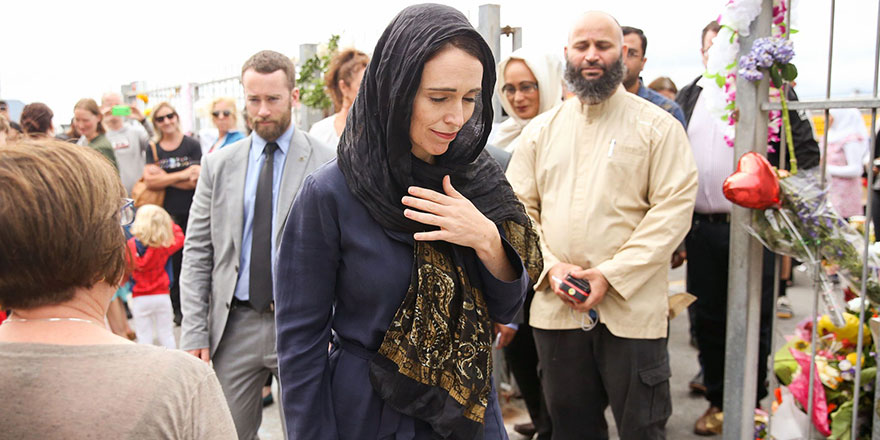 Yeni Zelanda Başbakanı: Ezan radyo ve tv'den canlı yayınlanacak, kadınlar başörtü takacak