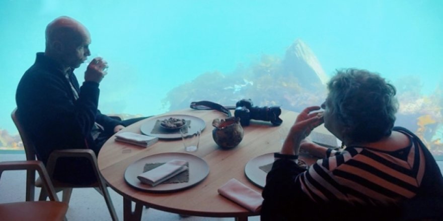 Bu restoranda yemek suyun altında yeniyor