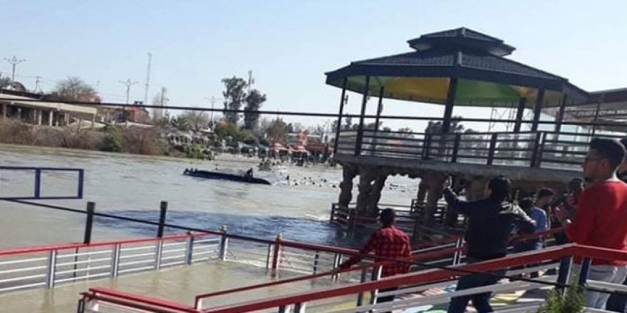 Musul'da feribot battı: 85 ölü