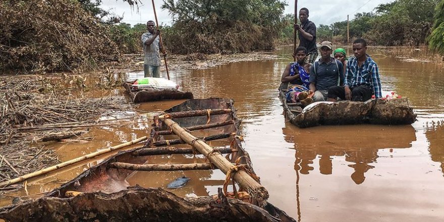 Mozambik'te 15 bin kişi kurtarılmayı bekliyor