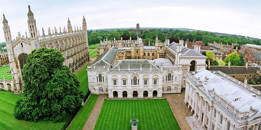 Kraliçe ve İsrailli gelince Müslüman öğrencileri engellediler