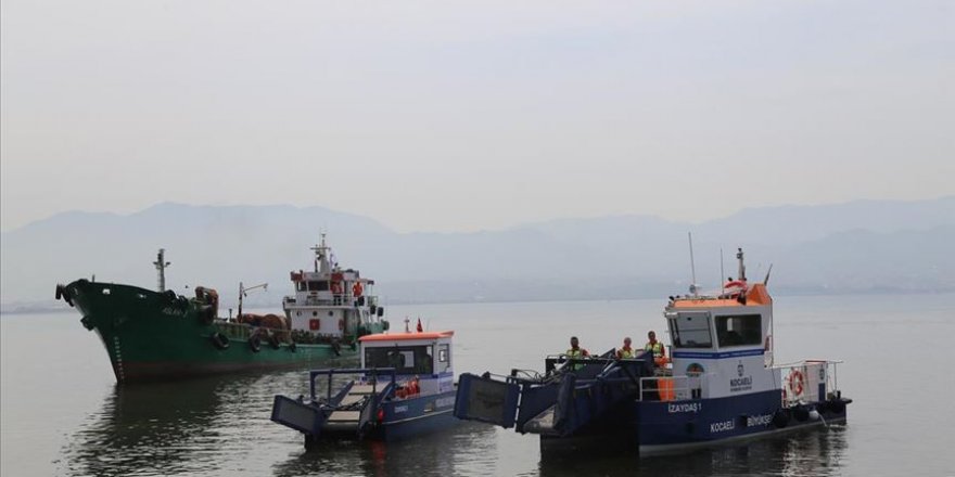 İzmit Körfezi'nden 1 yılda 400 ton çöp toplandı