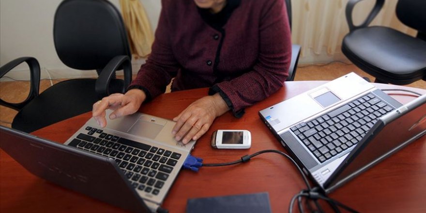 Yaşlılar da siber zorbalık mağduru