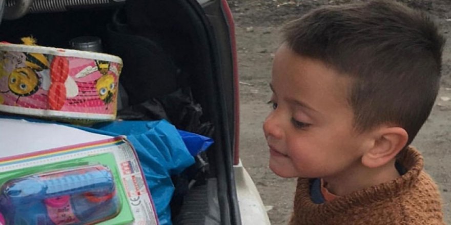 Oyuncak itfaiye aracıyla dünyalar onun oldu