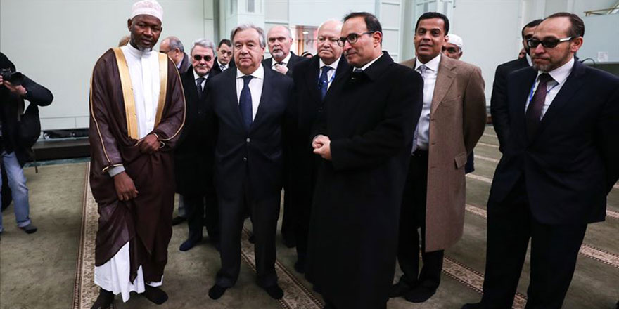 Guterres 'Selamün Aleyküm' diyerek New York'taki camiye gitti
