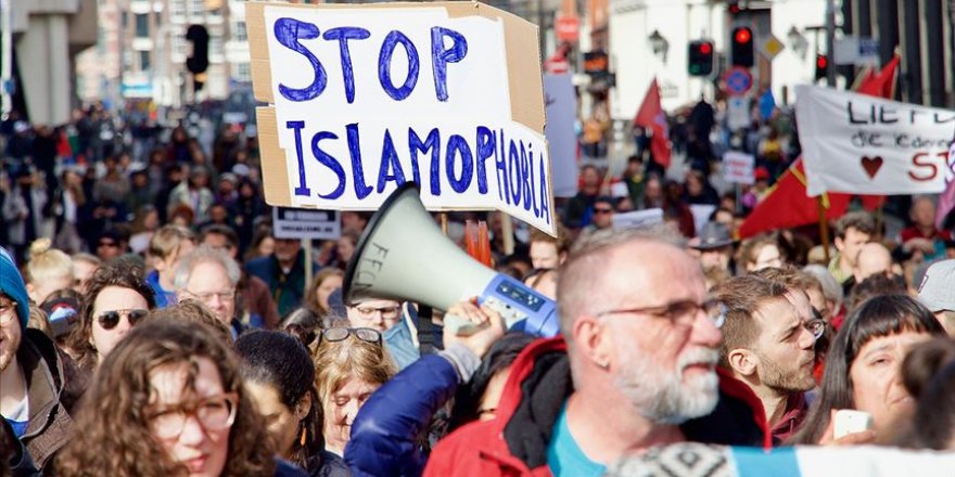 Hollanda'da ırkçılığa ve ayrımcılığa karşı gösteri