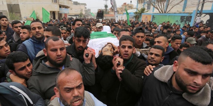 İsrail'in şehit ettiği Filistinli son yolculuğuna uğurlandı