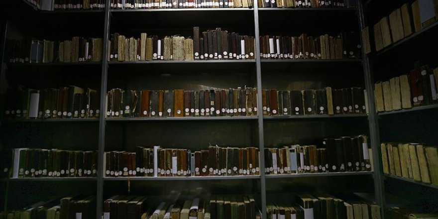 Binlerce yıllık nadide yazma eserler, kitap hastanesinde tedavi ediliyor