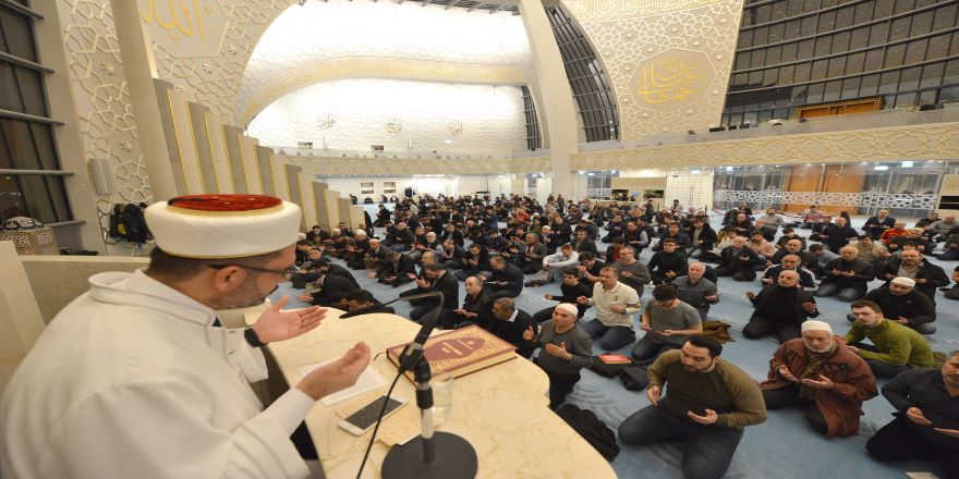 Almanya, ülkedeki Müslümanlar ile Türkiye arasındaki bağları koparmak istiyor