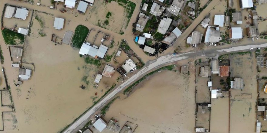 İran'da sağanak yağışlar barajların taşmasına neden oluyor