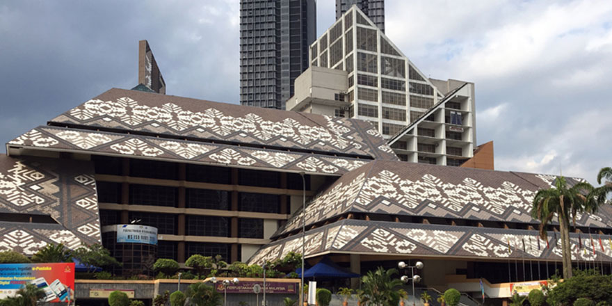Mimarisi bilgeliği simgeleyen Malezya Ulusal Kütüphanesi