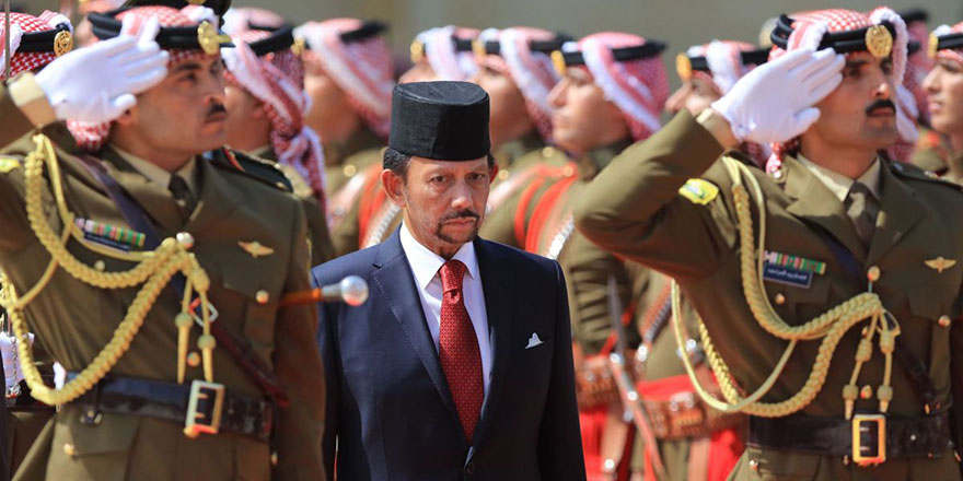 Brunei Sultanlığı'nda İslam şeriat hukuku yürürlüğe girdi