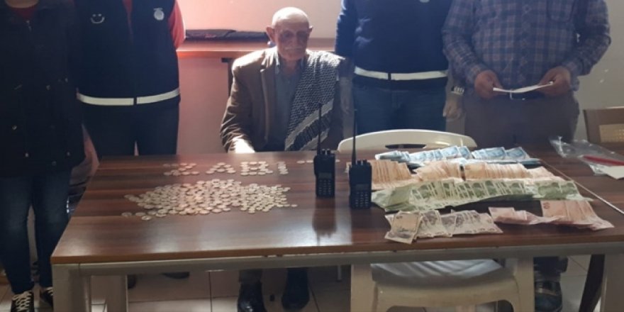 Adana'da dilencinin üzerinden 6 bin 455 lira çıktı