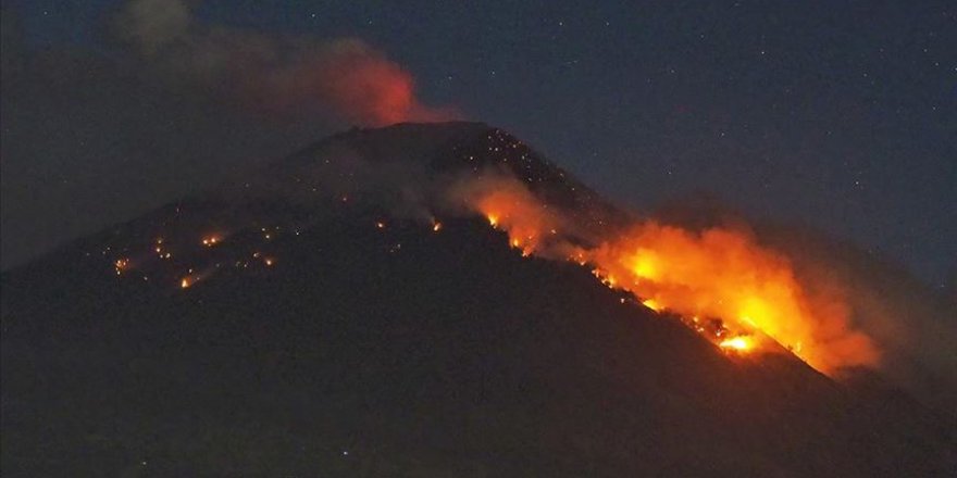 Endonezya'da yanardağ endişesi