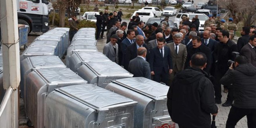 Hakkari'de köylere çöp konteyneri dağıtıldı