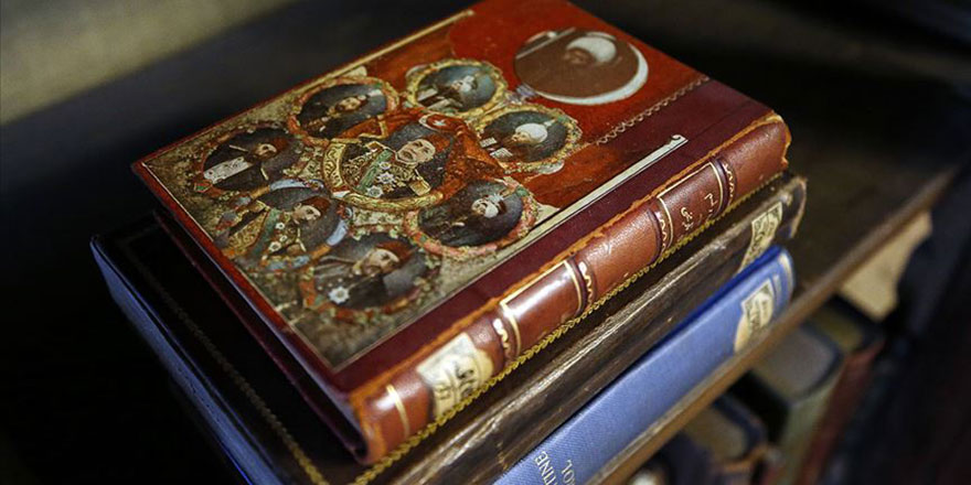 Halife Abdülmecid Efendi Kütüphanesindeki banka cüzdanı ve çek defteri