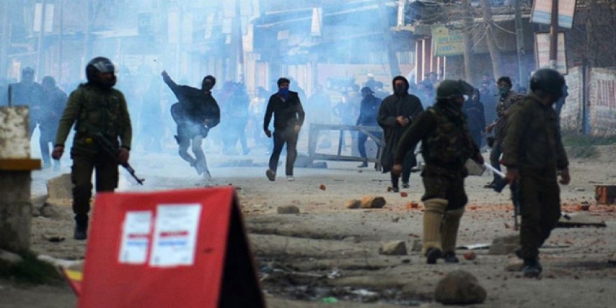 Cammu Keşmir'deki çatışmada 2 direnişçi öldü