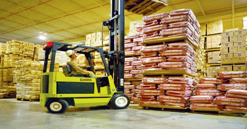 İngiltere'de fabrikalar Brexit öncesi mal stokluyor