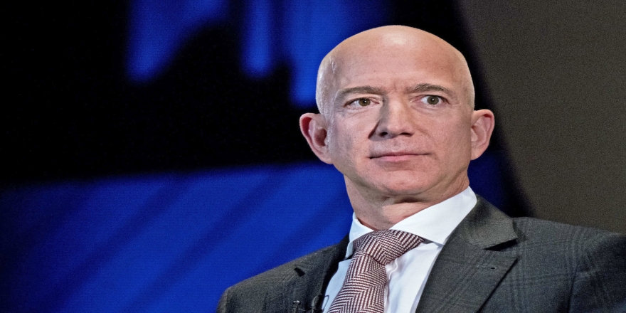 Uzay yolculuğunda Amazon'un kurucusu Bezos'un yanındaki koltuk 28 milyon dolara satıldı