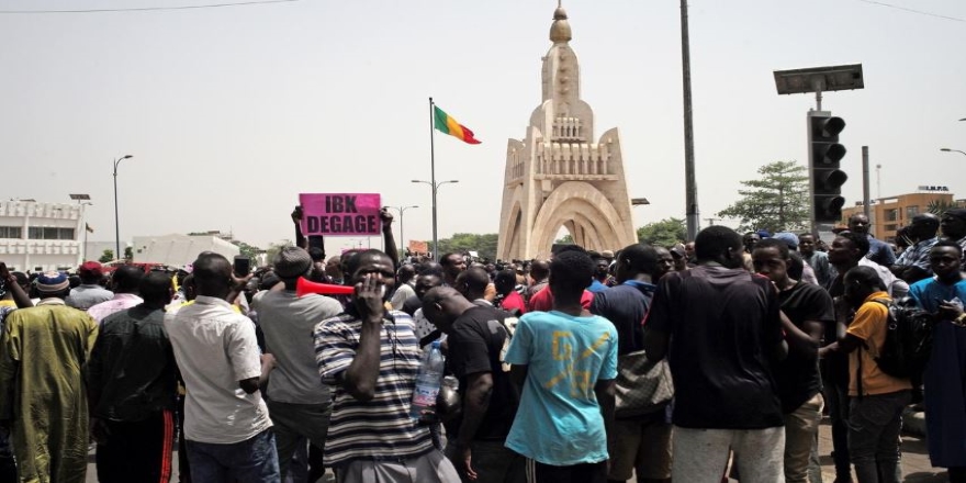 Mali’de yüzbinlerce kişi güvenlik sorununu protesto etti
