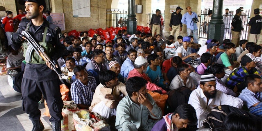 Cammu Keşmir'de iletişim kısıtlaması hayatı felç ediyor