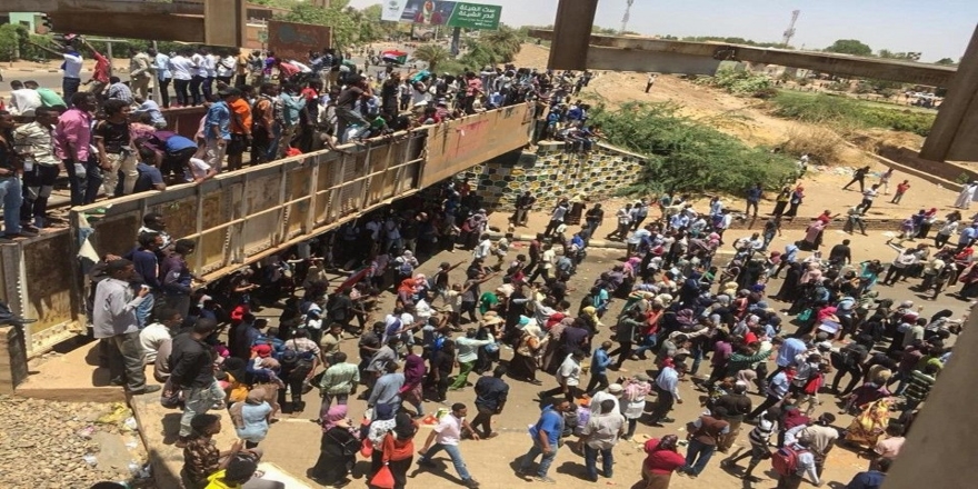 Darbecilerden itiraf: Göstericilere saldıranların arasında askerler vardı