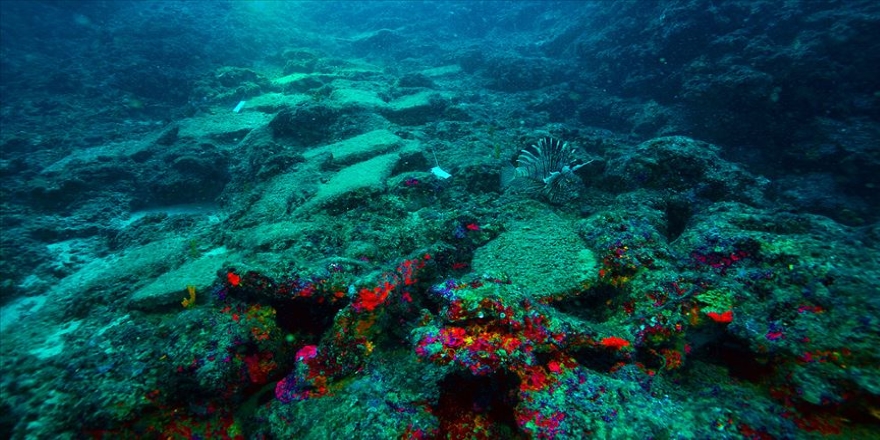 Antalya'da 3 bin 600 yıllık gemi batığı bulundu