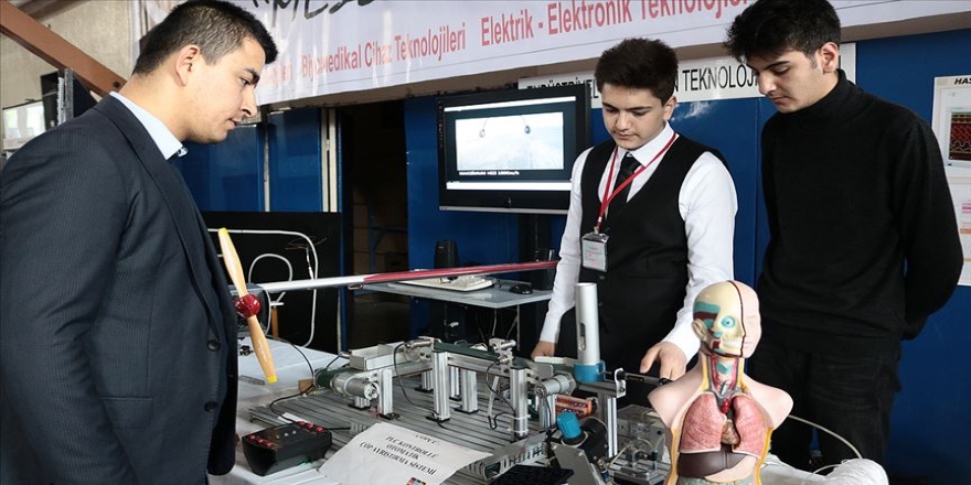 Meslek liseli öğrenciler projelerini tanıttı