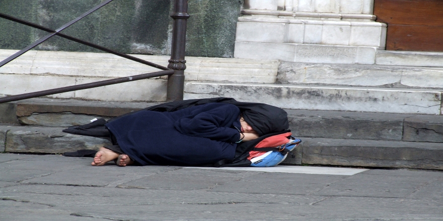 BM: Fransa insanların barınma haklarını ihlal ediyor