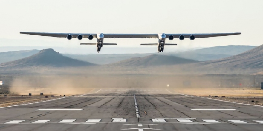 Dünyanın en büyük uçağı ilk kez havalandı