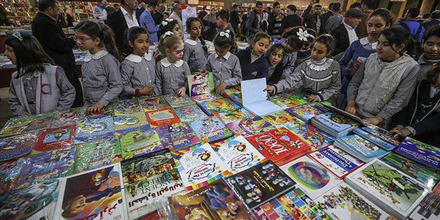 Gazze'de ablukanın gölgesinde kitap fuarı açıldı