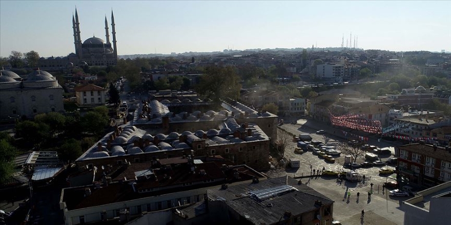 Edirne'deki Tarihi Rüstempaşa Kervansarayı'ndaki yangın söndürüldü
