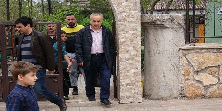 Caminin bahçe duvarında 1800 yıllık eser