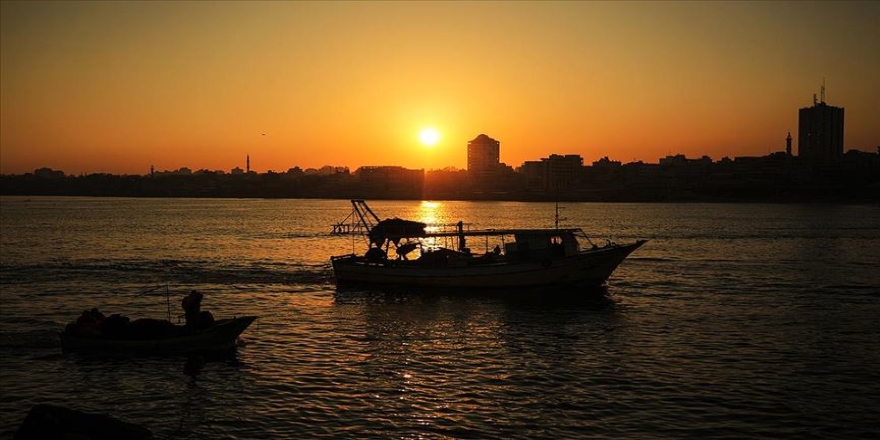 Gazze'de 15 millik avlanma mesafesi uygulamada