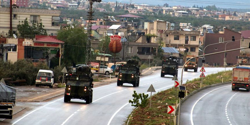 Suriye sınırına tank ve zırhlı araç sevkiyatı