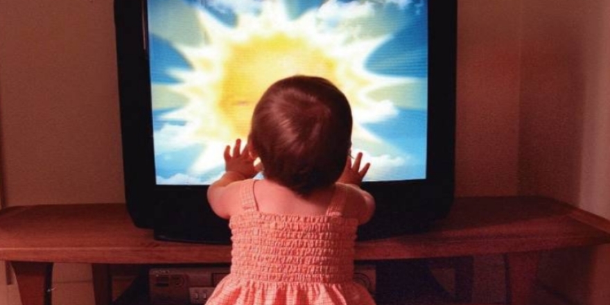 Bebekler için televizyon ve bilgisayar uyarısı