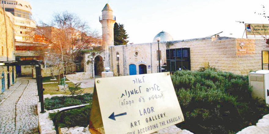 Ahlaksız İsrail camiyi içkili mekana dönüştürdü