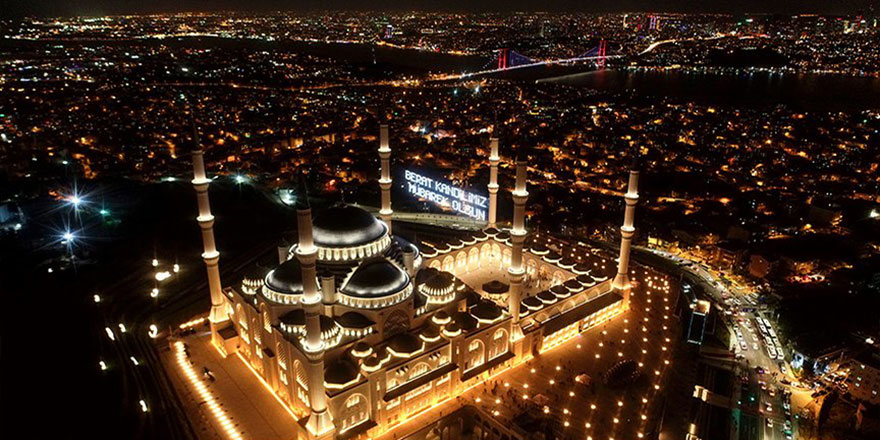 Berat gecesi Kur'an, dua, namaz ve tefekkürle idrak edildi