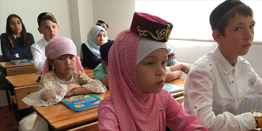 Yerleşik Tatarlar ana dillerini camide öğreniyor