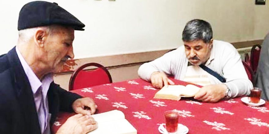 Bir saat kitap okuyana çay ve kahve bedava