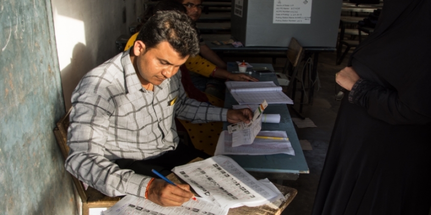Hindistan parlamento seçimleri için sandık başına gitti