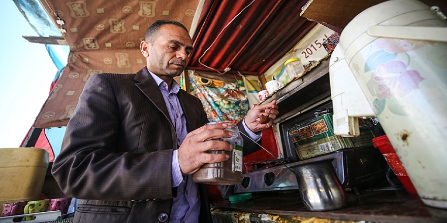 Ekonomik zorluklar Gazzeli yazarı kitaplarından kopardı