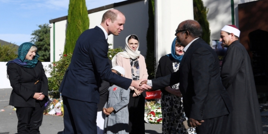 Prens William'dan Nur Camisi'ne ziyaret
