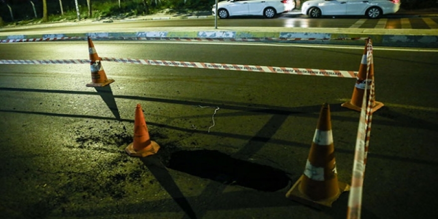 Esenyurt'ta yolda çöküntü oluştu