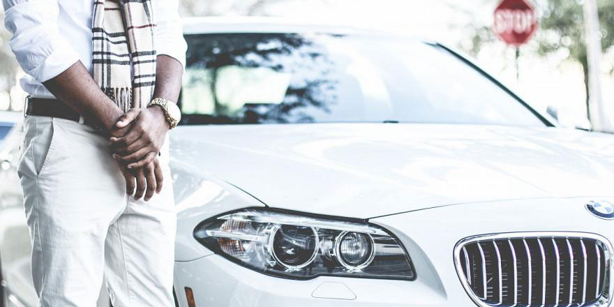 Zengin erkekler bilmedikleri konular hakkında konuşmaya daha meyilli